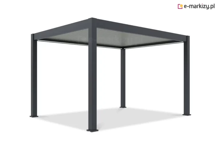 Wizualizacja produktowa przedstawia wolnostojącą pergolę lamelową Rubio w dwukolorowej konfiguracji na białym tle. Rama konstrukcyjna wraz z czterema pionowymi słupami o kwadratowym przekroju wykonana jest w kolorze ciemnego antracytu, natomiast lamele dachowe są w kolorze jasnoszarym. Zadaszenie jest całkowicie zamknięte, tworząc zwartą, płaską płaszczyznę. Ujęcie z perspektywy bocznej eksponuje kontrast między ciemną obudową a jasnym wypełnieniem dachu, a także uwidacznia detale takie jak stopy montażowe przy podłożu oraz precyzyjne wykończenie górnych krawędzi ramy.