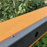 Belka pozioma pergoli drewnianej z umieszczona listwa montażową lameli konstrukcji dachu SB400