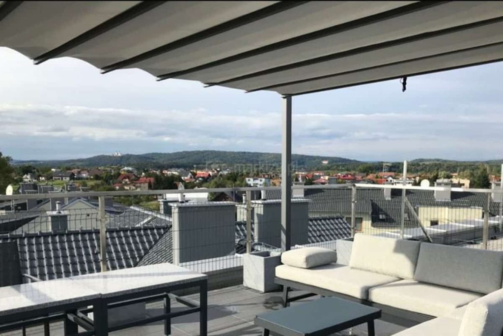 Dach rzymski w pergoli dragon układa się w estetyczne fale