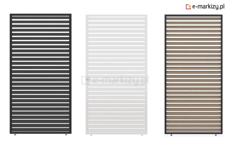Grafika prezentuje zestawienie trzech pionowych paneli żaluzjowych dedykowanych do bocznej zabudowy pergoli Marlo, ukazujące dostępne warianty kolorystyczne konstrukcji i wypełnienia. Każdy z paneli posiada prostokątną ramę z licznymi, poziomymi lamelami ułożonymi w równych odstępach, które tworzą strukturę stałej przesłony przeciwsłonecznej. Pierwszy panel od lewej jest w całości wykonany w kolorze ciemnego antracytu, gdzie zarówno rama, jak i poziome listwy mają jednolity, matowy odcień. Środkowy panel przedstawia wersję całkowicie białą, o jasnym i czystym wykończeniu wszystkich elementów konstrukcyjnych. Trzeci panel po prawej stronie to wariant dwukolorowy, składający się z ciemnoantracytowej ramy oraz wypełnienia w postaci poziomych lameli o teksturze i kolorze naturalnego drewna w jasnym odcieniu dębu. Wszystkie moduły są przedstawione na białym tle, a u dołu każdego z nich widoczne są drobne elementy montażowe w formie stopek ułatwiających pozycjonowanie na podłożu.