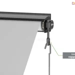 Prawy bok markizy Italia w kasecie z widoczną pod grafitową kasetą rurą nawojową z lekko rozwiniętym białym poszyciem. Do prawego boku markizy przymocowana przekładnia korbowa z zaczepioną o nią korbą do sterowania ręcznego. Od zaczepu przekładni oznaczonego okrągłym znacznikiem poprowadzono zieloną kreskę do umieszczonego na szarym tle napisu "bezwysiłkowy napęd korbowy".