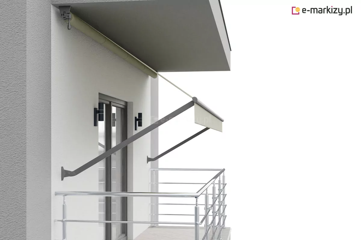Wizualizacja markizy balkonowej Italia zamontowanej do sufitu, pokazująca produkt w stanie częściowego rozwinięcia. Konstrukcja wspiera się na ciemnoszarych, aluminiowych ramionach bocznych, które są przytwierdzone do elewacji budynku na wysokości bocznej barierki balkonu. Ramiona te podtrzymują przednią belkę obciążającą, z której zwisa krótka, prosta falbana w kolorze kremowym. Górna część markizy, czyli rura nawojowa z nawiniętym jasnym materiałem, jest zamocowana bezpośrednio do spodu płyty balkonowej (sufitu) za pomocą dedykowanych uchwytów bocznych. Tkanina markizy biegnie niemal pionowo w dół, a następnie załamuje się pod kątem, tworząc osłonę. Balkon wyposażony jest w nowoczesną balustradę ze stali nierdzewnej oraz przeszklone drzwi wyjściowe. Całość prezentuje estetykę nowoczesnego budownictwa, łącząc biały tynk elewacji z antracytowymi elementami mechanizmu i jasnym poszyciem.