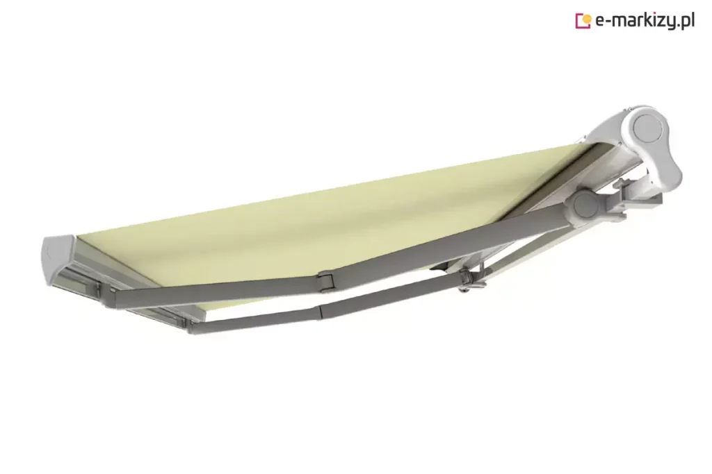Zdjęcie produktowe markizy tarasowej Tremolo w pełnej kasecie, widoczne od dołu na białym tle. Model posiada białą konstrukcję aluminiową oraz jasnokremowe poszycie. Na fotografii wyraźnie wyeksponowano system dwóch wytrzymałych ramion przegubowych, które stabilizują rozwiniętą tkaninę. Widoczna jest dolna część kasety oraz profil przedni, co pozwala ocenić estetykę wykończenia mechanizmu rozkładania markizy.