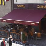 Nadruk na falbanie markizy to najprostszy sposób na wyróżnienie lokalu