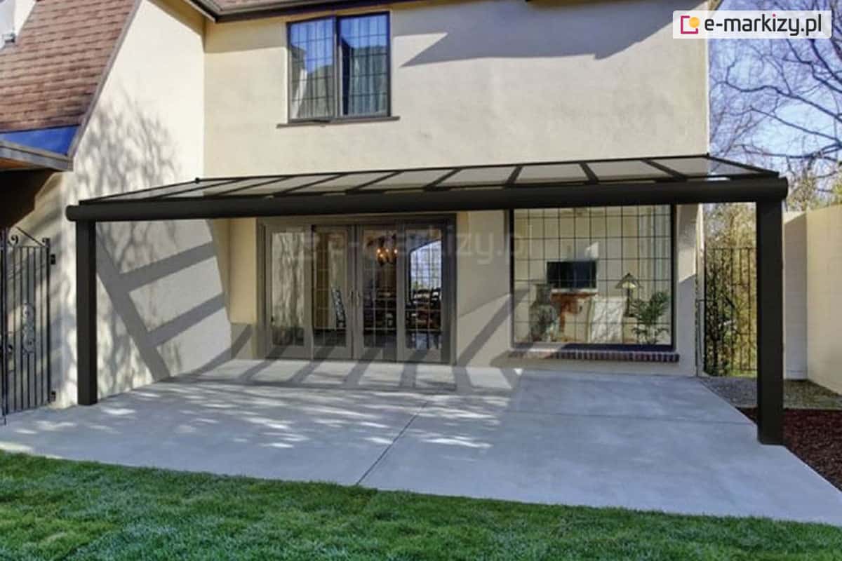 Zadaszenie tarasowe z poliwęglanu czy zadaszenie tarasu ze szkła?