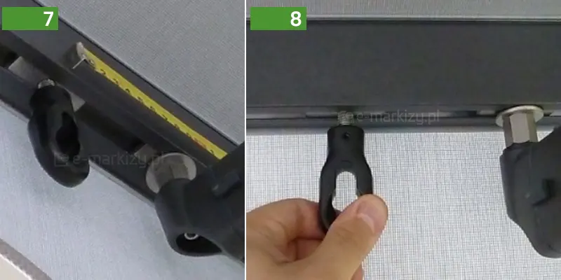 Zestawienie dwóch zdjęć prezentujących kolejne kroki montażu podpór Lux do markiz Selt. Zdjęcie numer 7 przedstawia spód profilu przedniego markizy w kolorze antracytowym podczas odmierzania odległości montażowej. Do dolnego rowka technicznego profilu wsunięte są dwa czarne, polimerowe uchwyty podpory, z których jeden jest częściowo przykręcony. Nad profilami, wzdłuż krawędzi, przyłożona jest żółta miarka zwijana, która służy do precyzyjnego pozycjonowania elementów mocujących względem boku markizy. W tle widoczny jest fragment rozwiniętego poszycia tkaninowego w jasnym kolorze. Zdjęcie numer 8 prezentuje proces ręcznego dokręcania uchwytu podpory markizowej do szyny profilu przedniego. Dłoń montera trzyma czarny, ergonomiczny element o owalnym kształcie z otworem, który jest nakręcany na gwintowany trzpień osadzony w kanale montażowym profilu. Obok, po prawej stronie, widoczny jest drugi uchwyt, który został już wstępnie zamocowany przy użyciu metalowej podkładki dystansowej. Całość operacji odbywa się na tle pionowo opuszczonego, jasnoszarego materiału markizy.