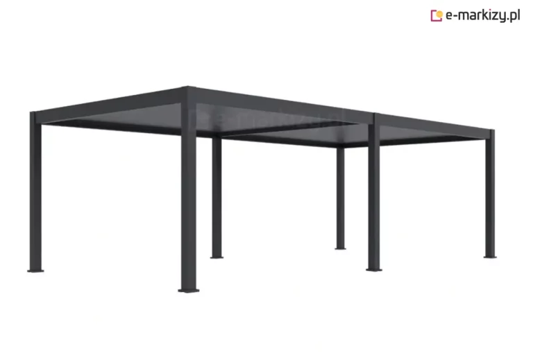 Wizualizacja produktowa przedstawia dwumodułową, wolnostojącą pergolę lamelową Rubio w kolorze ciemnego antracytu na czystym, białym tle. Konstrukcja o znacznej długości wsparta jest na sześciu smukłych, pionowych słupach o kwadratowym przekroju, które stabilizują dwa połączone ze sobą segmenty dachowe. Zadaszenie w obu modułach jest całkowicie zamknięte, tworząc jednolitą i płaską powierzchnię chroniącą przed słońcem i deszczem. Każdy ze słupów wykończony jest u podstawy estetyczną stopą montażową. Perspektywa ujęcia od dołu podkreśla nowoczesny, minimalistyczny design pergoli oraz jej geometryczną formę, charakteryzującą się prostymi liniami i brakiem widocznych elementów łączeniowych na zewnętrznych profilach ramy.