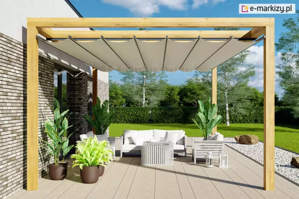 Pergola drewniana Juko wolnostojąca konstrukcja na 4 podporach z opcjonalnym dachem rzymskim ustawiona na tarasie wypełnionym roślinami oraz meblami tarasowymi.