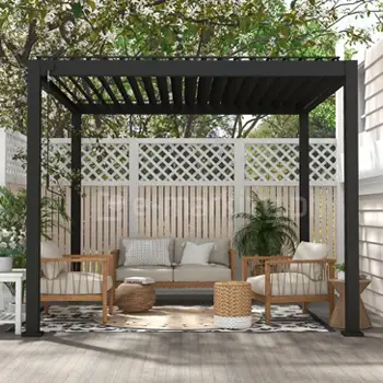 Pergola wolnostojąca Gloria z uchylonym dachem lamelowym stojąca na przydomowym tarasie