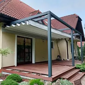 Pergola Tako z rozwijanym dachem tkaninowym w wersji montowanej do ściany
