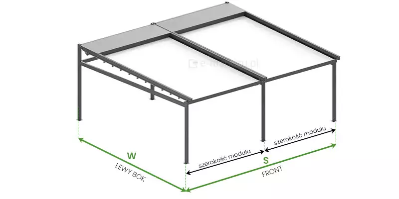 Wizualizacja izometryczna modułowej pergoli wolnostojącej Solid Aluprof w kolorze ciemnego grafitu, przedstawiająca sposób pomiaru konstrukcji dwumodułowej. Obraz ukazuje dwa połączone segmenty pergoli z dachem tkaninowym, gdzie lewy moduł jest całkowicie zwinięty do kasety, a prawy pozostaje otwarty, eksponując białe poszycie. Na schemacie naniesiono zielone linie pomocnicze i czarne strzałki wymiarowe z opisami w języku polskim. Frontowa szerokość całkowita konstrukcji została oznaczona literą S (FRONT) i podzielona na dwa równe odcinki z opisem „szerokość modułu”. Głębokość (wysięg) pergoli oznaczono literą W (LEWY BOK), wskazując odległość między przednim a tylnym słupem skrajnym. Całość zaprezentowana jest na białym tle, stanowiąc przejrzystą instrukcję określającą parametry gabarytowe systemu wielomodułowego.