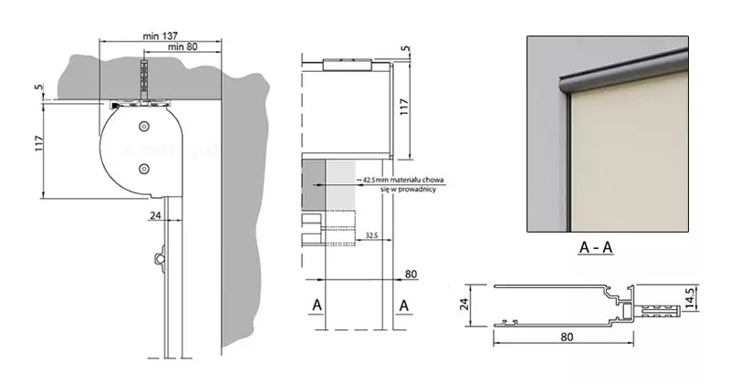 Grafika techniczna przedstawia rzuty montażowe oraz szczegółowe wymiarowanie systemu refleksol 103 selt w wariancie z szeroką prowadnicą G80, przeznaczonym do instalacji sufitowej we wnęce. Dokumentacja składa się z rysunków liniowych, przekrojów oraz wizualizacji produktowej. Na lewym schemacie ukazano rzut boczny kasety o wysokości 117 mm, zamocowanej pionowo do stropu wnęki o minimalnej głębokości 137 mm, przy czym oś wiercenia znajduje się w odległości minimum 80 mm od krawędzi. Pod kasetą widoczna jest prowadnica o głębokości 24 mm. Środkowy rysunek frontowy precyzuje, że około 42,5 mm materiału chowa się wewnątrz profilu prowadnicy, a całkowita odległość od krawędzi tkaniny do zewnętrznej krawędzi systemu wynosi 80 mm. W prawym dolnym rogu zamieszczono przekrój poprzeczny prowadnicy G80 o wymiarach 80 mm szerokości i 24 mm wysokości. Schemat ten (oznaczony jako A-A) wskazuje sposób montażu do ściany bocznej za pomocą śruby i kołka rozporowego, przechodzących przez tylną część profilu o szerokości 14,5 mm. Prawy górny panel zawiera wizualizację narożnika zamontowanej rolety, gdzie antracytowa kaseta i prowadnica estetycznie obramowują jasną tkaninę przesłony. Całość dokumentacji, utrzymana w profesjonalnej czarno-białej stylistyce, służy do precyzyjnego planowania montażu wielkogabarytowych osłon przeciwsłonecznych.