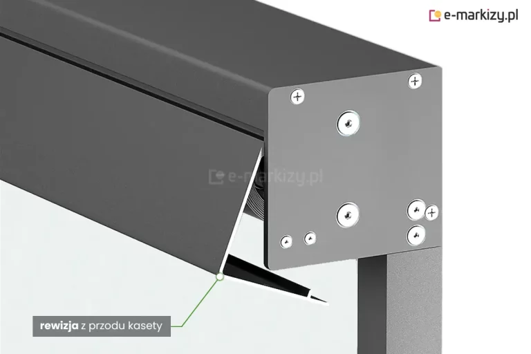 Widok boczny kasety refelskola Ziiip 95 Selt z widocznymi śrubami mocującymi prowadnicę, rurę nawojową z tkaniną oraz poszczególne elementy osłony. Z przodu kasety wysunięta blacha, która umożliwia dostęp do wnętrza rolety. Od boku zagiętej blachy poprowadzono zieloną linię do umieszczonego w szarym prostokącie tekstu "rewizja z przodu kasety", z pogrubionym słowem "rewizja".