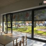 Refleksol zamontowany na zewnątrz sterowany jest bezprzewodowo