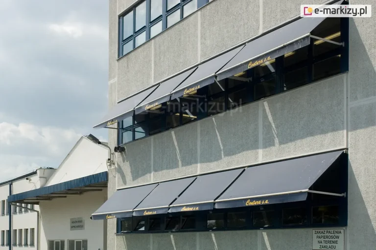 Rzad okien oslonietych markizami italia selt