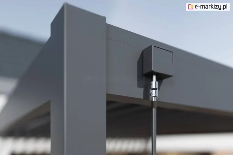 Niewielka kwadratowa skrzyneczka zamocowana na konstrukcji pergoli o antracytowym kolorze pozwala na sprawne otwieranie i zamykanie lameli dachowych za pomocą korby.