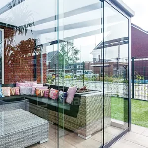 Ściana przesuwna na taras Auris wykonana ze szkła na prowadnicach aluminiowych