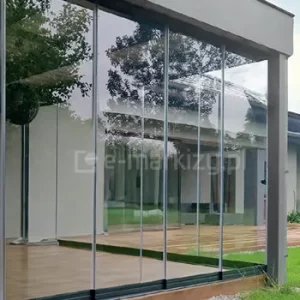 Ściana przesuwna na taras Miros wykonana z poliwęglanu lub szkła na prowadnicach aluminiowych