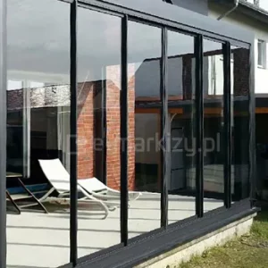 Ściana przesuwna na taras Sotro wykonana z poliwęglanu lub szkła na prowadnicach aluminiowych