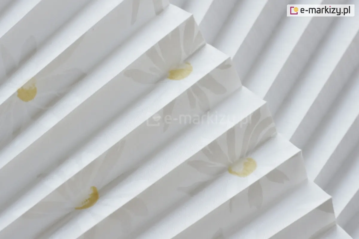 Rolety w kasecie czy wolnowiszące? Co wybrać?