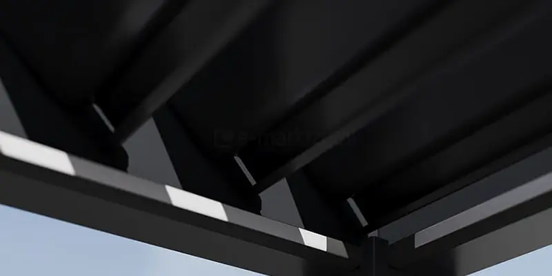 Zbliżenie narożnika konstrukcji pergoli Rubio z widocznym paskiem oświetlenia LED oraz mocowaniem lameli dachowych w kolorze czarnym.