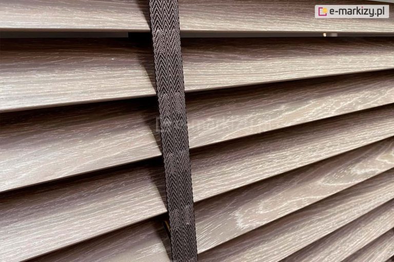 Żaluzje drewniane czy bambusowe wykonywane są z najwyższej jakości drewna i bambusa, z zachowaniem ich naturalnego usłojenia. Drabinki i inne elementy wykończenia dostosowywane są kolorystyką do barwy lamel.