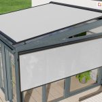 Roleta na ogród zimowy dopasowana kolorystycznie do konstrukcji i osłon bocznych