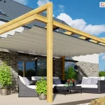 Pergola drewniana kolumnowa Moza z dachem Supro osłania meble tarasowe oraz rośliny doniczkowe na tarasie, zapewnia także zacienienie okna tarasowego oraz pomieszczenia znajdującego się za tym oknem.