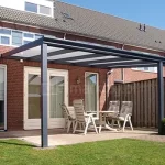 Zadaszenie tarasu Lunaro Bosco z dachem z paneli poliwęglanowych