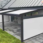 pergola tarasowa wyposażona w rolety zip chroniące przed wiatrem i słońcem