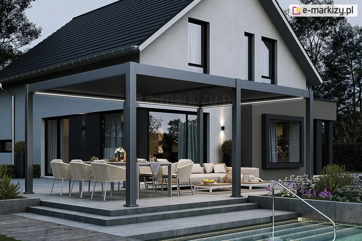Antracytowa pergola tarasowa elektryczna Rubio z aluminiową konstrukcją i dachem z regulowanych lameli, zamontowana przy nowoczesnym domu jednorodzinnym. Pergola z oświetleniem LED osłania elegancką strefę wypoczynkowo-jadalnianą z widokiem na basen, tworząc stylową ochronę przeciwsłoneczną.