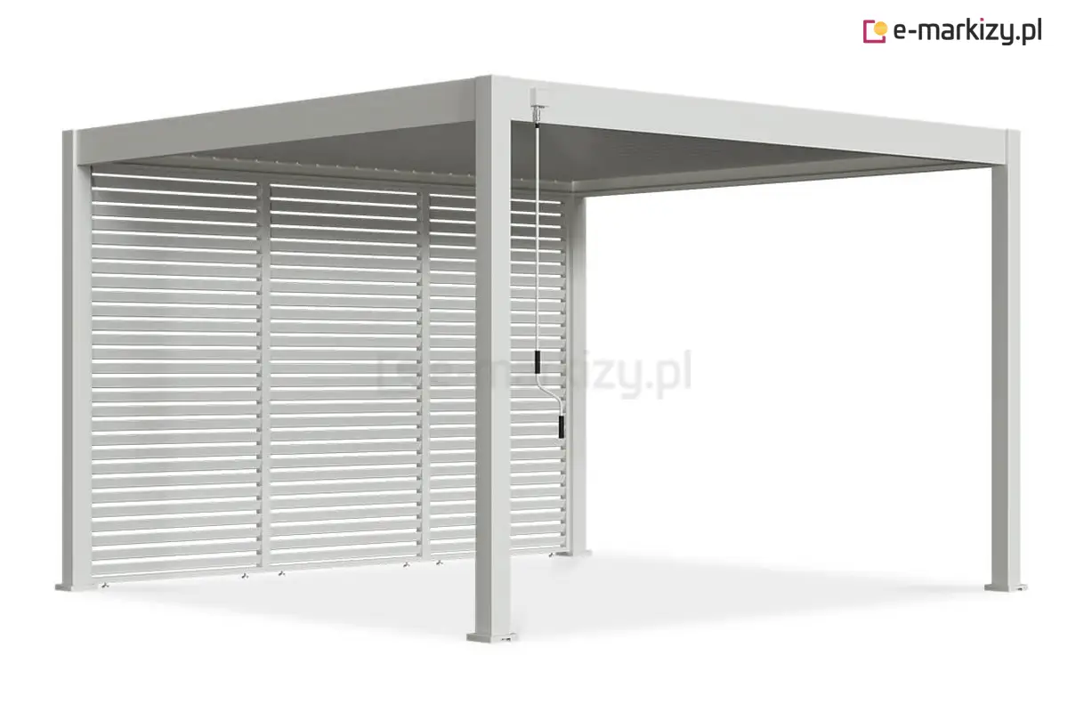 Zabudowa boczna do pergoli Marlo w białej wersji kolorystycznej – żaluzjowa forma ściany na taras.