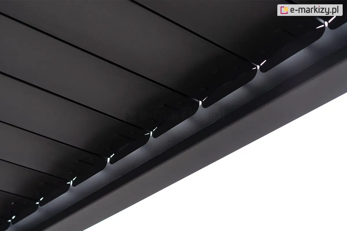 Obracane lamele aluminiowe w pergoli Gloria w kolorze antracytowym