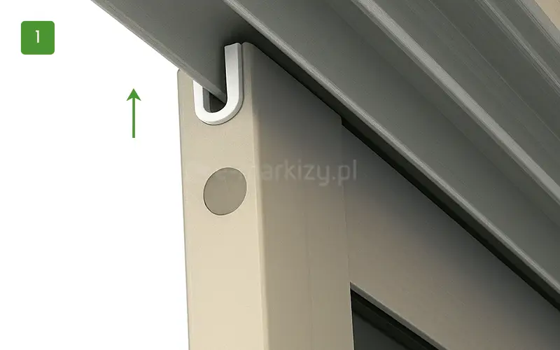 Sposób instalacji skrzydła Sotro z wypełnieniem na torze górnej prowadnicy