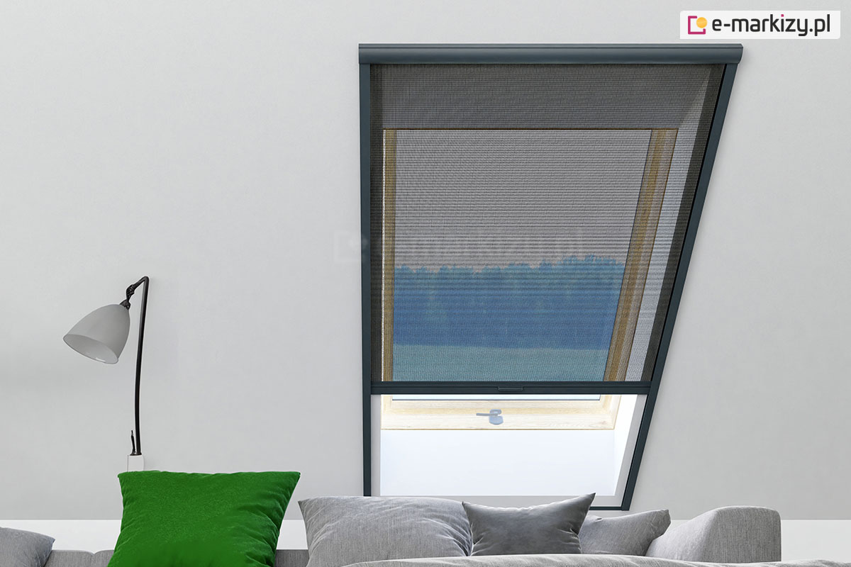 Antracytowa moskitiera rolowana do okna dachowego