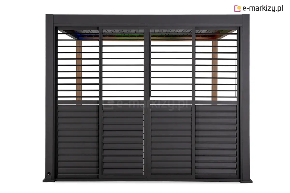 Otwierane lamele w systemie drzwi żaluzjowych pergoli Gloria. Pozwalają na precyzyjną regulację dopływu światła i wentylacji, zwiększając funkcjonalność zabudowy.