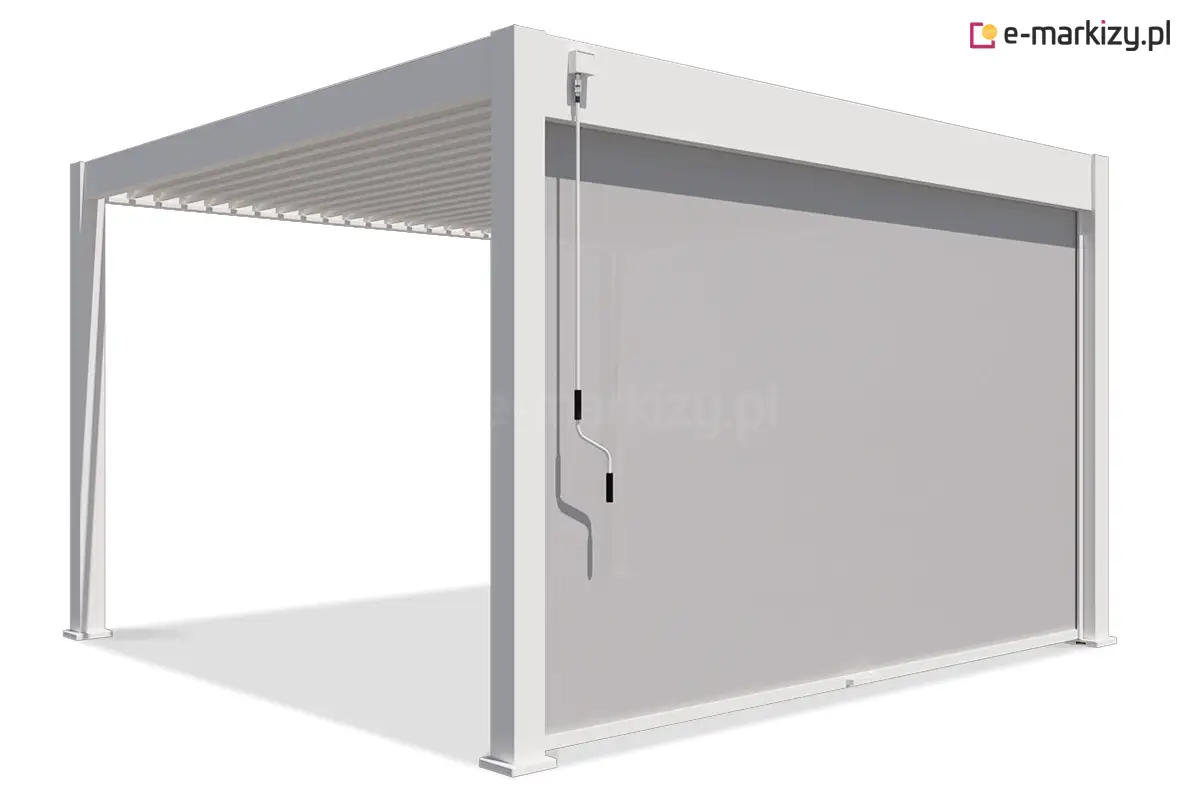 Biała roleta screen zamontowana z przodu pergoli Marlo