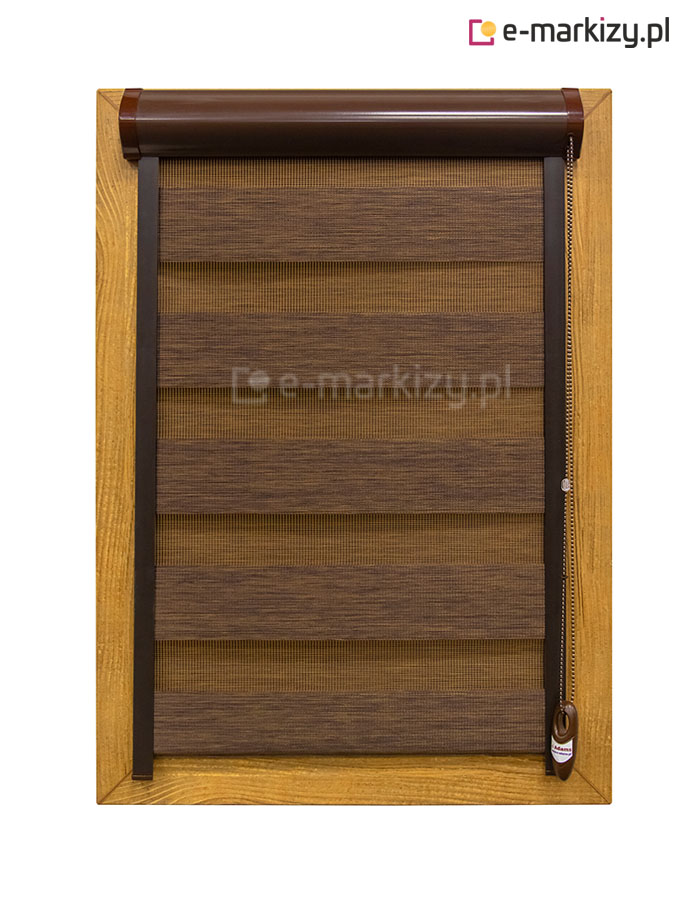 Roleta lux kombi w aluminiowej kasecie wraz z prowadnicami ustawiona na zaciemnienie