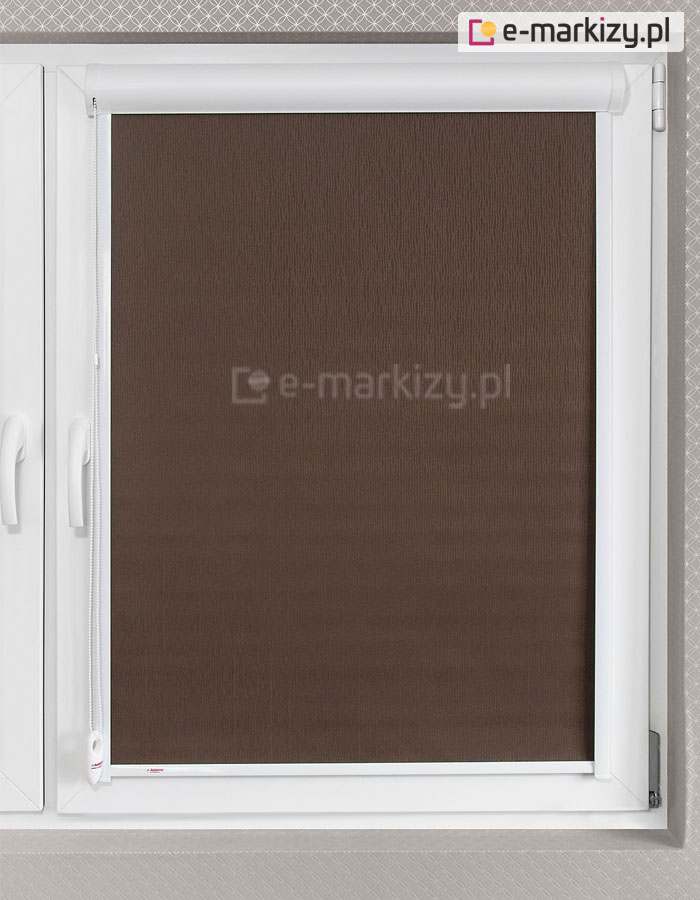 Skrzydło okienne z zamontowaną roleta przestrzenną lux kombi opuszczona tkanina w prowadnicach