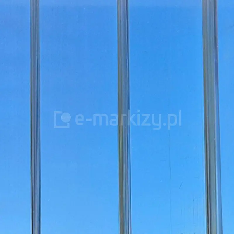 Przezroczysty poliwęglan komorowy 16 mm Ultra-Clear o strukturze przypominającej szkło - idealny do zadaszeń tarasów, ogrodów zimowych i wiat, gdzie kluczowe jest maksymalne doświetlenie światłem dziennym.